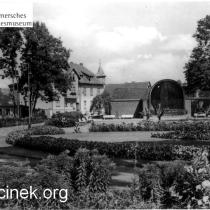 Muszla koncertowa im. Mozarta przy Mozartplatz. Na zdjęciu widzimy starą nieistniejącą muszle koncertową. Fotografia 1936 rok