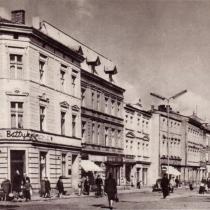 Widok na początek ulicy 9-go maja od strony pl. Wolności w roku 1966