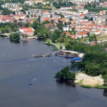 Jezioro, wyciąg do nart wodnych i Zamek