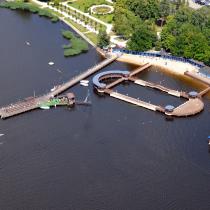 Wyciąg do nart wodnych i plaża miejska