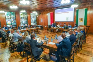 zdjęcie przedstawiające radnych podczas sesji Rady Miejskiej