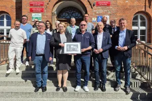 Wspólne zdjęcie z francuską delegacją - od lewej wicemer, wiceburmistrz Beata Pszczoła-Bryńska, mer Alain Roger, burmistrz Jerzy Hardie-Douglas, wiceburmistrz Maciej Makselon