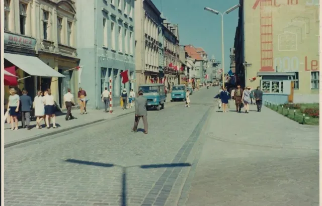 Fot. Muzeum Regionalne 9 Maja (dziś Bartoszewskiego), lata 60. widok w kierunku ówczesnej ulicy Żukowa (dziś Wyszyńskiego)