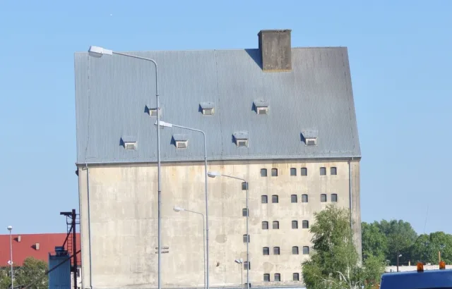 Szczecinecki spichlerz zbożowy przy ulicy Waryńskiego z najstarszą windą w mieście