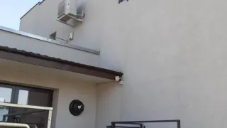 Defibrylator jest na budynku biurowca ZGM TBS przy ulicy Cieślaka