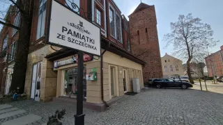 Centrum Informacji Turystycznej przy deptaku, tu można złożyć wniosek o wydanie Karty "Mój Szczecinek", a także otrzymać ją w wersji plastikowej