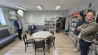 Członkowie Komisji Edukacji i Kultury w SP1 w "w pokoju" wyciszeń, który m.in. dzięki pomocy sponsorów, udało się niedawno urządzić