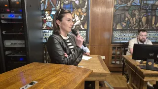Radna Magdalena Lubczyk wyjaśnia założenia nowych osiedli 