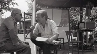 Fot. Henryk Zdon Redaktor Andrzej Kwiatkowski (z prawej) w rozmowie z Adamem Giedrysem podczas telewizyjnego Turnieju Miast Szczecinek - Oława w roku 1985