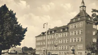 Fot. archiwum Pestalozzischule, czyli dzisiejsza SP1, przed wojną, oczywiście jeszcze bez dębu Adam